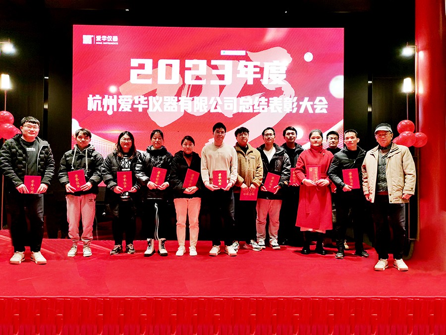 優秀員工合影.jpg